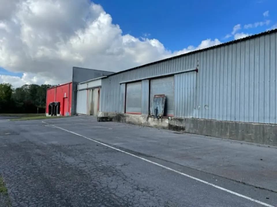 Location Entrepôt 4 690 m² - Photo 1