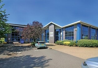 Watchmead, Welwyn Garden City to rent Building Photo- Image 2 of 3