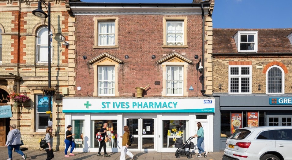 4 The Pavement, St Ives for sale - Building Photo - Image 1 of 2