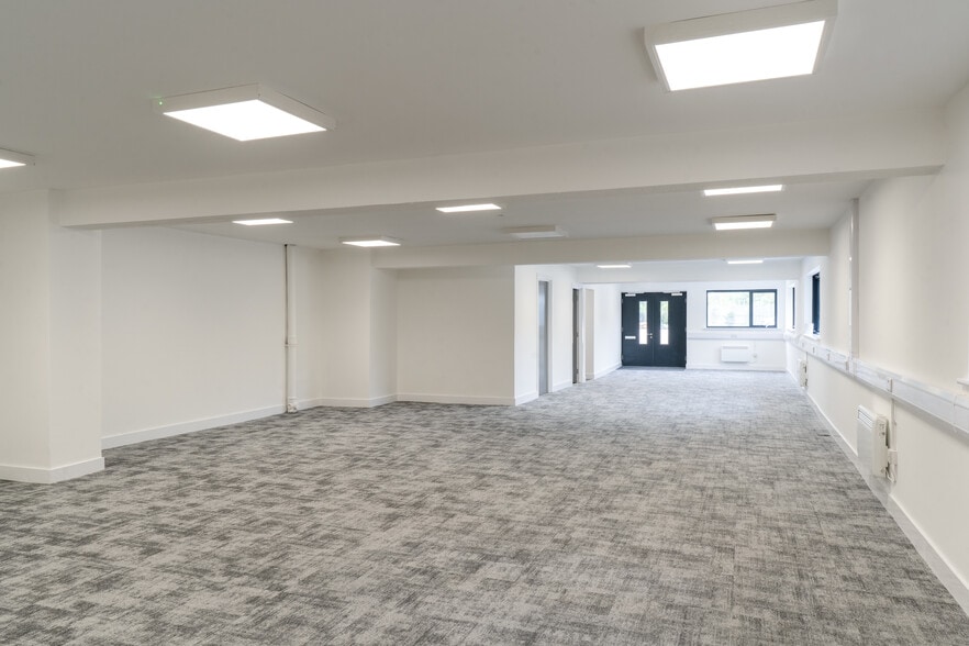 5 Wharf Ln, Basildon to rent - Building Photo - Image 3 of 14