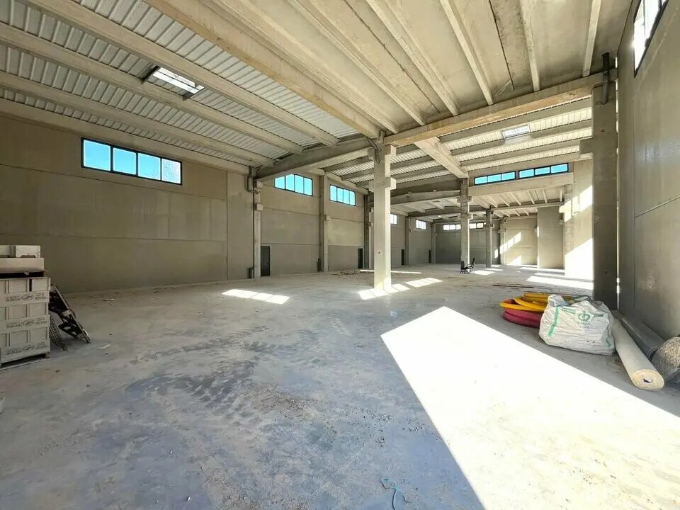 Location Entrepôt 385 m² - Photo 1