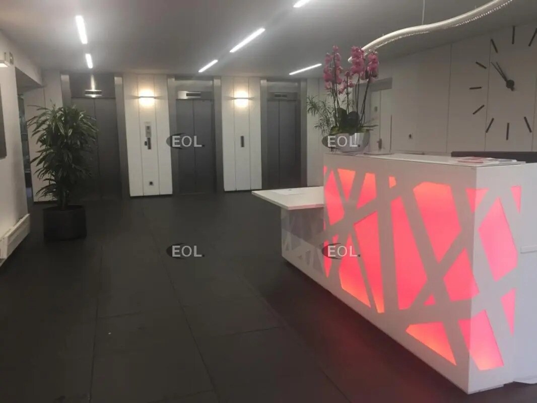 Office in Charenton-le-Pont to rent Lobby- Image 1 of 7