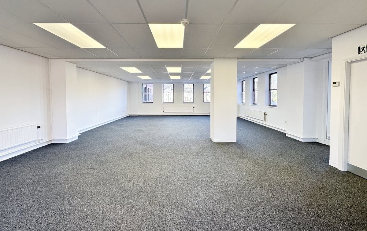 Stockport Rd, Altrincham to rent Interior Photo- Image 1 of 5