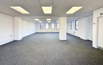 Stockport Rd, Altrincham to rent Interior Photo- Image 1 of 5