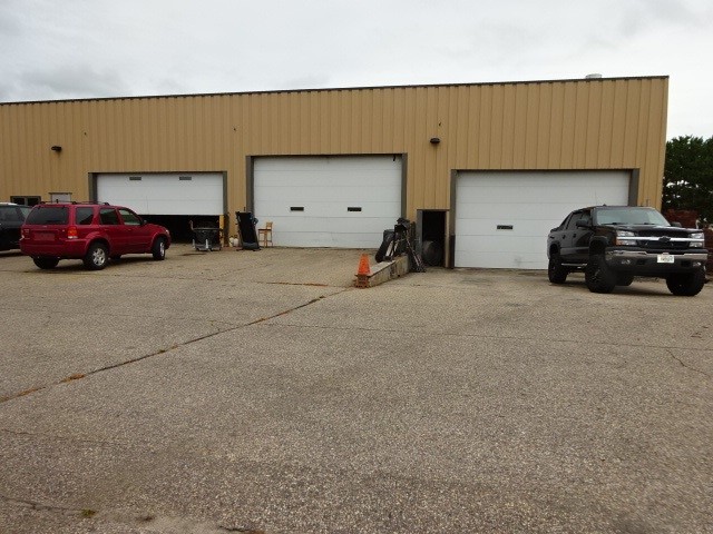 4824 Industrial Park Dr, Stevens Point, WI for sale - Building Photo - Image 3 of 17