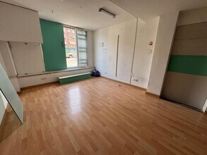 Retail in Montcada i Reixac, Barcelona to rent Interior Photo- Image 2 of 6