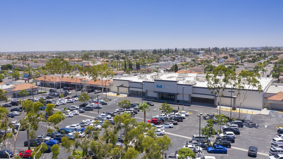 12090-12146 Carson St, Hawaiian Gardens, CA for rent - Building Photo - Image 3 of 8