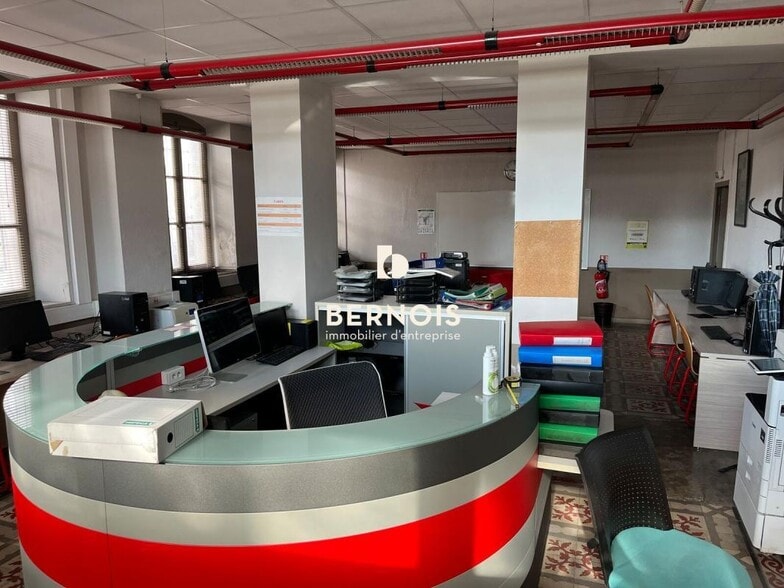Retail in Toulon for sale - Interior Photo - Image 2 of 9