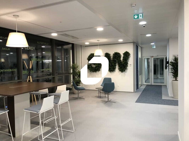 Office in Versailles to rent - Interior Photo - Image 2 of 26