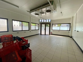 28 Avenue Du Bas Meudon, Issy-les-Moulineaux to rent Interior Photo- Image 2 of 3