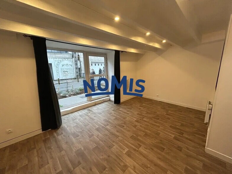 Retail in Nantes to rent - Interior Photo - Image 2 of 5