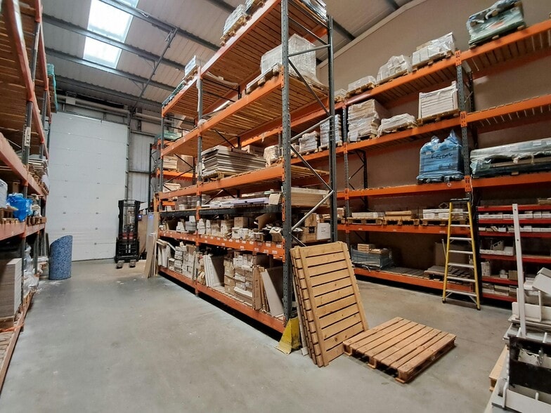 Deacon Way, Reading to rent - Building Photo - Image 2 of 5