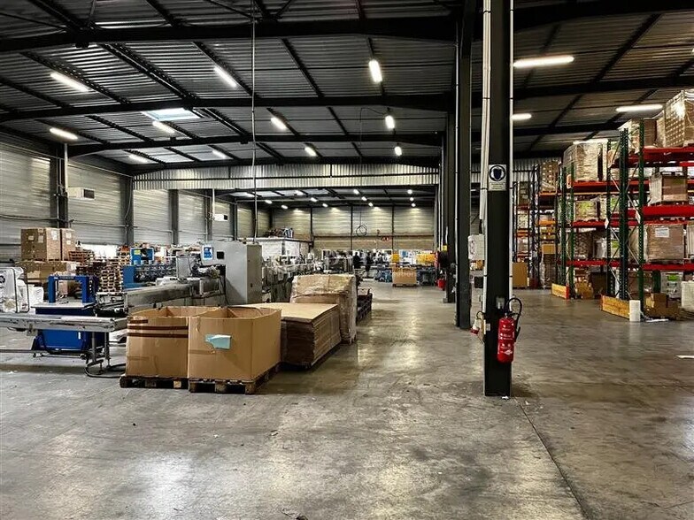 Light Industrial in Illkirch-Graffenstaden to rent - Interior Photo - Image 3 of 6