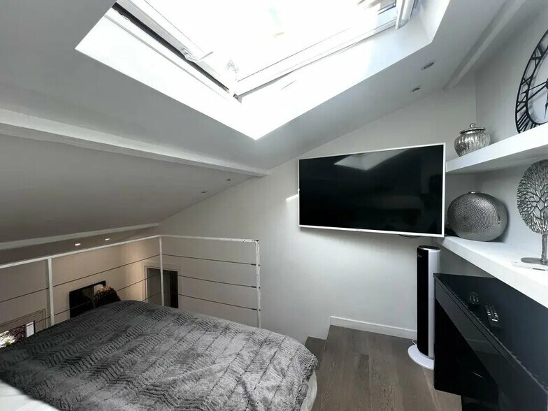 Light Industrial in Nice for sale - Building Photo - Image 3 of 8