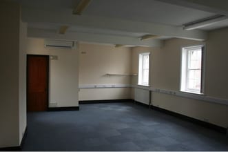 Beeches Grn, Stroud to rent Interior Photo- Image 1 of 2