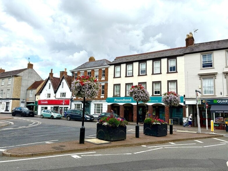 3 Market Sq, Bicester to rent - Building Photo - Image 3 of 12