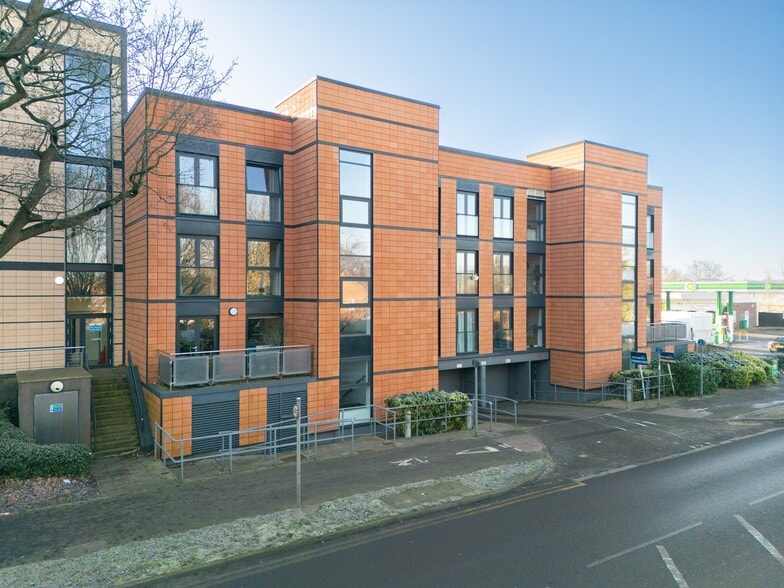 Wokingham Rd, Bracknell for sale - Primary Photo - Image 1 of 1