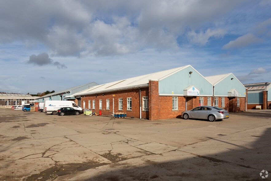 B1-B10 Parkside Ln, Leeds to rent - Primary Photo - Image 1 of 12