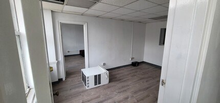 4947 31st St, Long Island City, NY to rent Interior Photo- Image 2 of 11