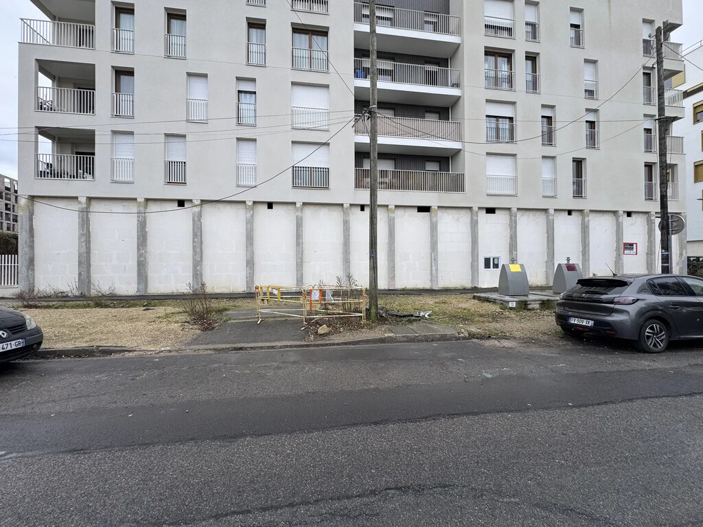 Location Commerce 330 m² - Photo 1