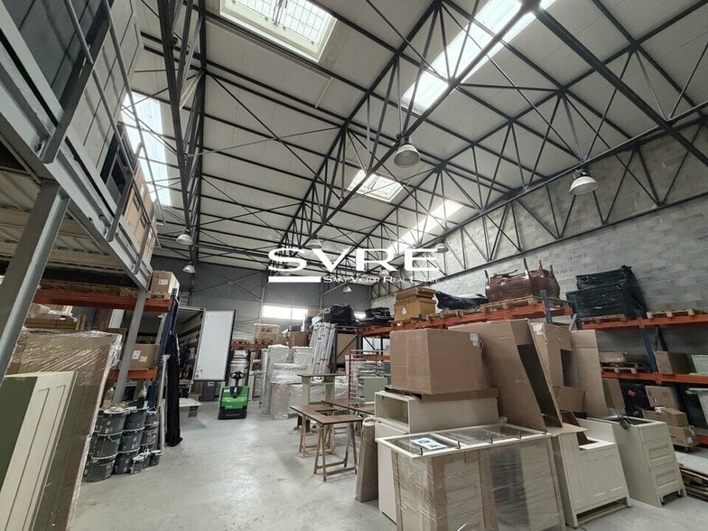 Industrial in Marseille to rent - Interior Photo - Image 1 of 8