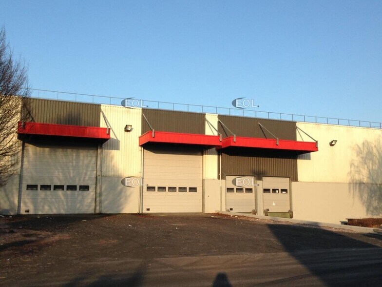 Light Industrial in Bonneuil-sur-Marne to rent - Building Photo - Image 2 of 3
