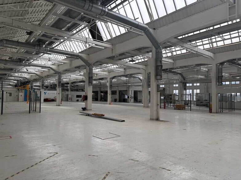 Office in Vénissieux to rent - Building Photo - Image 3 of 18