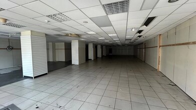 6-8 Main St, Ballynahinch to rent Interior Photo- Image 2 of 2