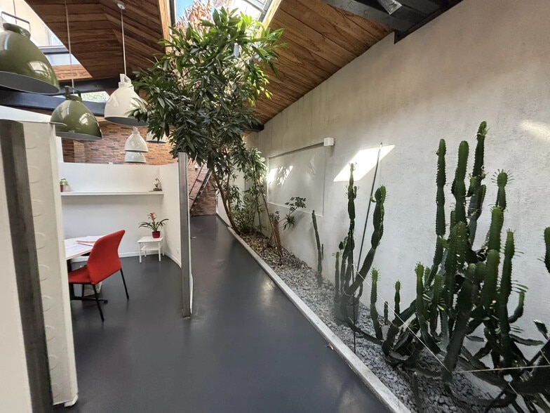 Office in Annecy for sale - Interior Photo - Image 2 of 7