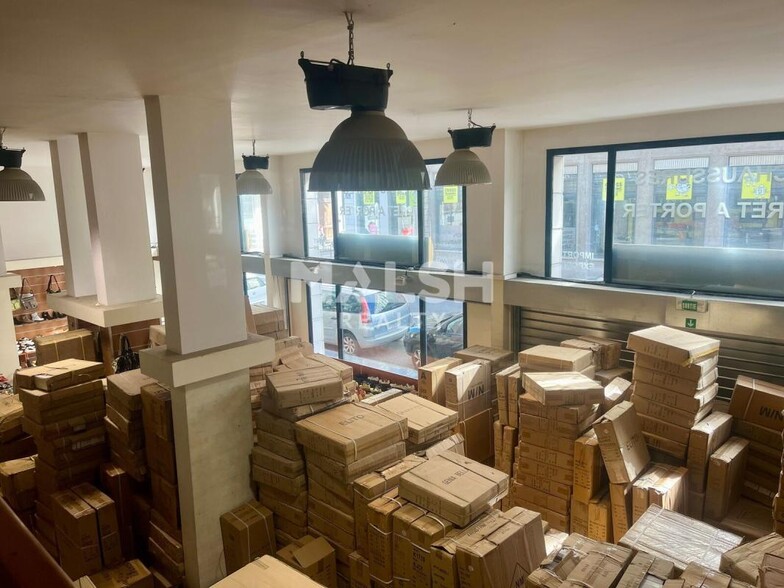 Retail in Lyon to rent - Interior Photo - Image 3 of 4