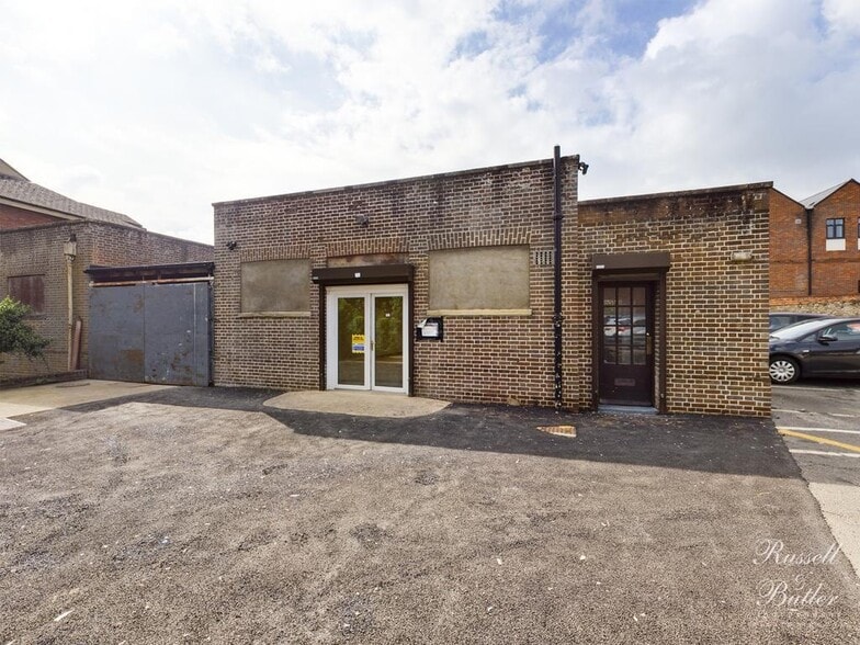 Market Hl, Buckingham to rent - Building Photo - Image 2 of 3