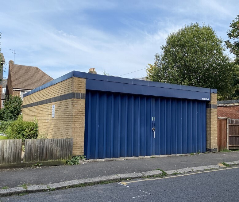 2B Stuart Rd, Harrow to rent Primary Photo- Image 1 of 5