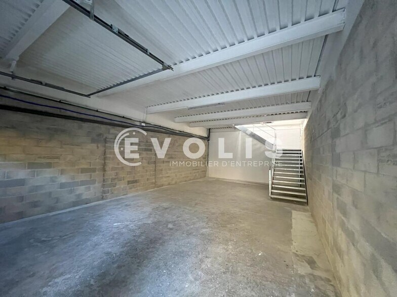 Light Industrial in Neuilly Plaisance to rent - Building Photo - Image 3 of 14
