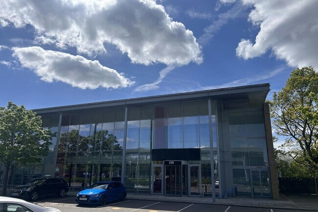 More details for 250-255 Wharfedale Rd, Wokingham - Office to Rent