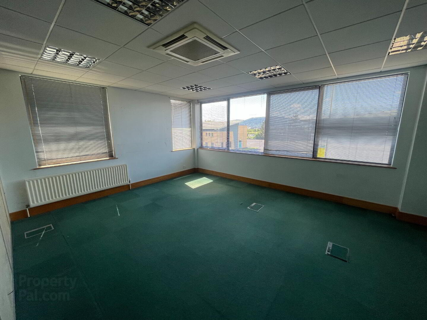 9 Heron Ave, Belfast to rent Interior Photo- Image 1 of 3