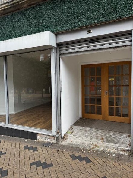 48 Kirkgate, Wakefield to rent - Building Photo - Image 3 of 4