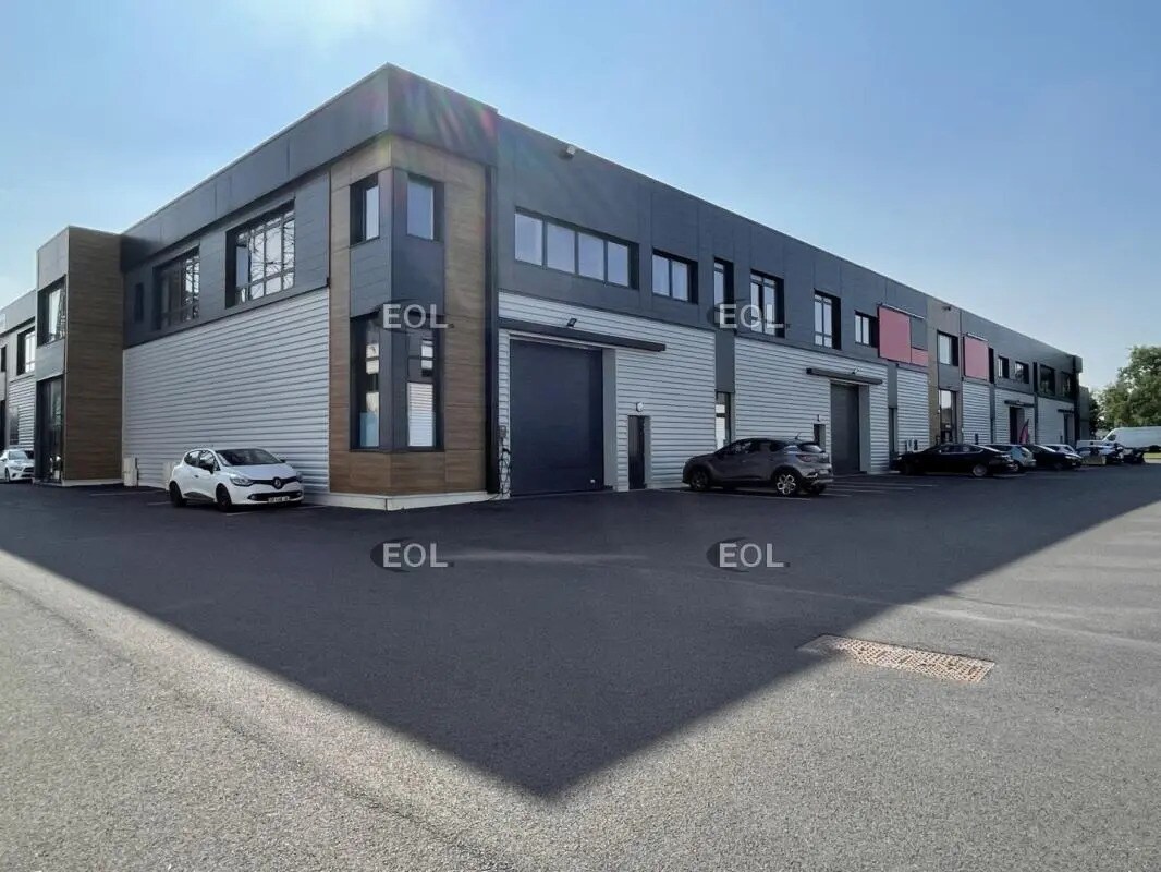 Light Industrial in Villeneuve-la-Garenne to rent Building Photo- Image 1 of 8