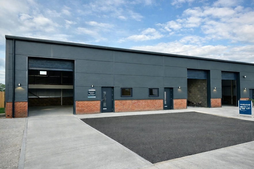 York Rd, Easingwold to rent - Building Photo - Image 2 of 5