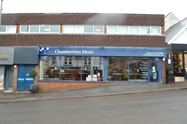 70 Wey Hl, Haslemere for sale Building Photo- Image 1 of 1