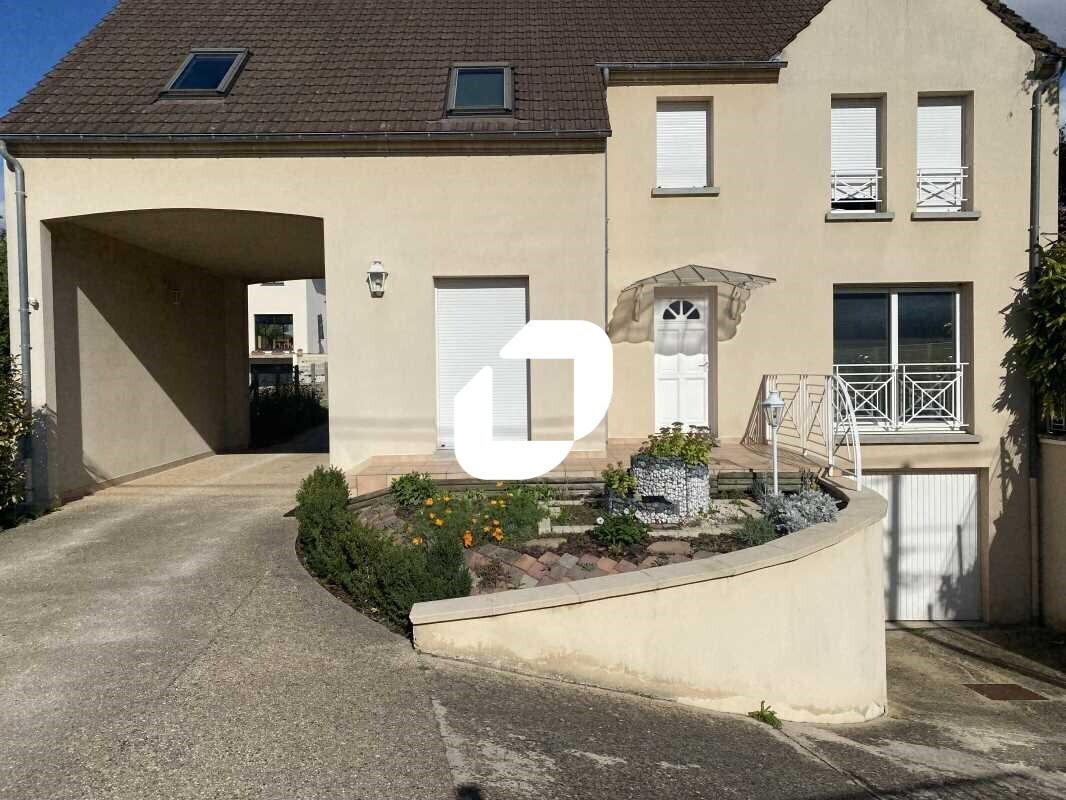 Light Industrial in Pierrelaye to rent Building Photo- Image 1 of 7