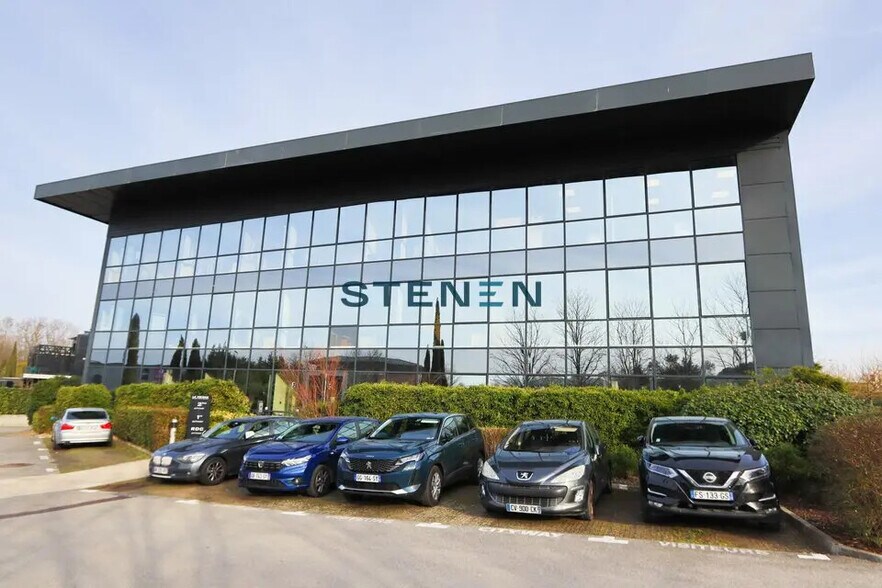 Office in Aix-en-Provence to rent - Building Photo - Image 1 of 9