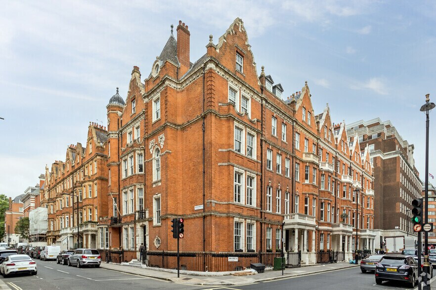 111 Park St, London to rent - Building Photo - Image 3 of 3