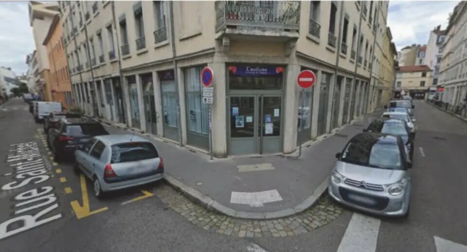 Retail in Lyon to rent Building Photo- Image 1 of 2