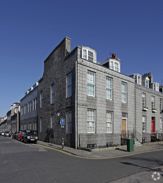 12 Golden Sq, Aberdeen for rent - Primary Photo - Image 1 of 9