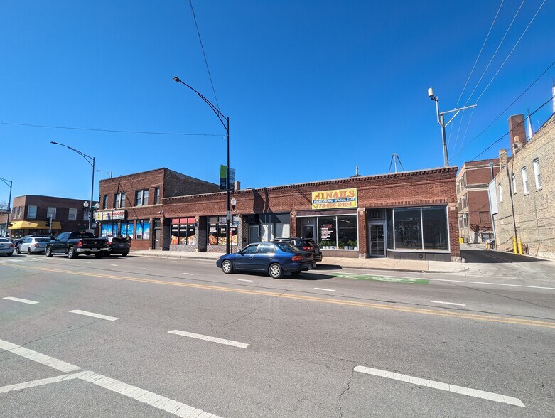 3146-3158 W Montrose Ave, Chicago, IL to rent - Building Photo - Image 3 of 4