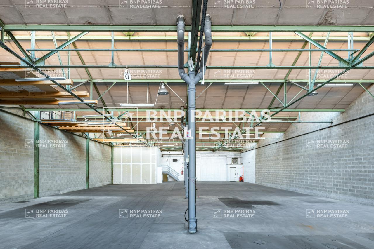 Light Industrial in Pantin to rent Interior Photo- Image 1 of 11