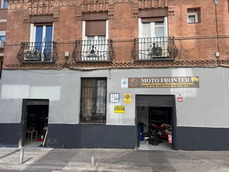 Retail in Madrid, Madrid to rent - Building Photo - Image 1 of 4