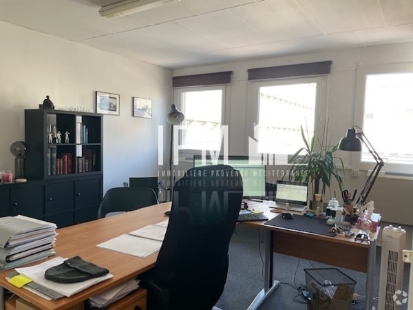 Office in Aix-en-Provence for sale Interior Photo- Image 1 of 6