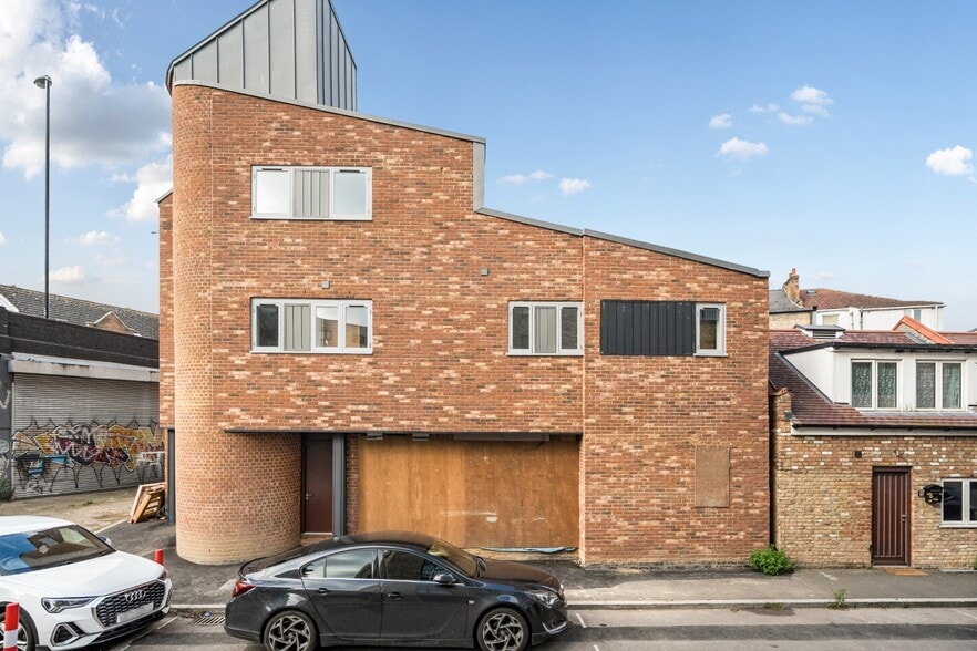 1-5 Mercy Ter, London for sale - Primary Photo - Image 1 of 6