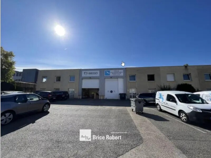 Light Industrial in Villeurbanne to rent Building Photo- Image 1 of 11